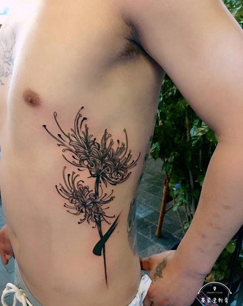 彼岸花纹身图片_腹部欧美写实纹身图案