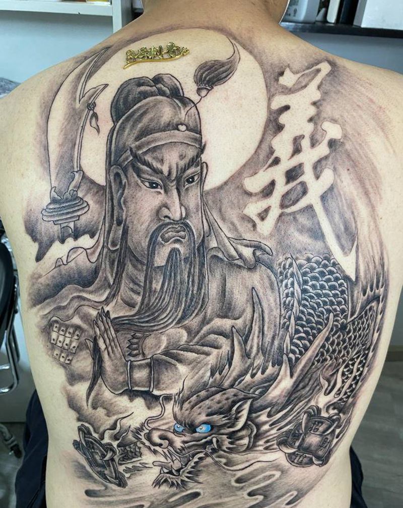 关羽降龙纹身图片_背部老传统纹身图案