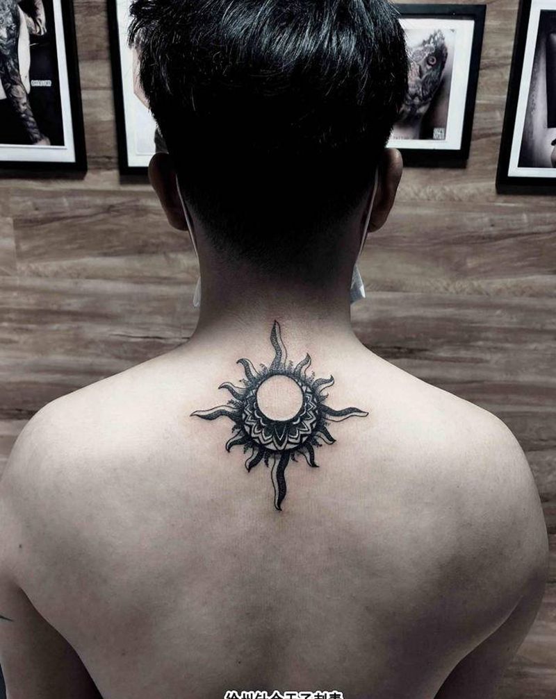 太阳图腾纹身图片_背部图腾纹身图案