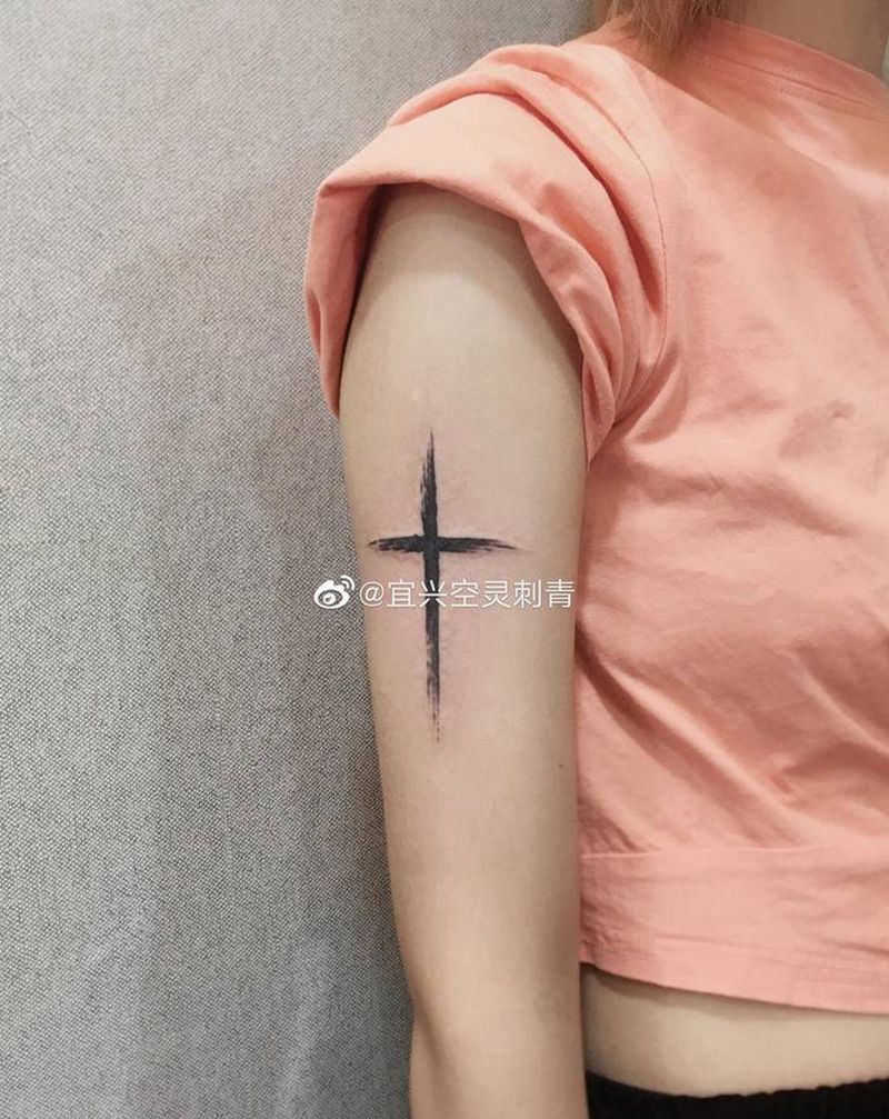 十字架纹身图片_手臂纹身图案