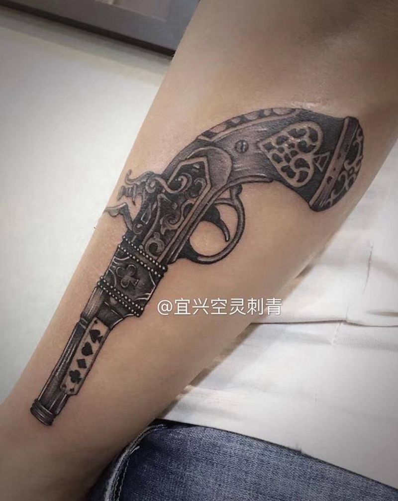 枪纹身图片_手臂纹身图案
