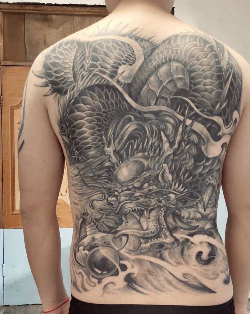 两年前作品 客人返图 满背遮盖纹身图片_背部新传统纹身图案