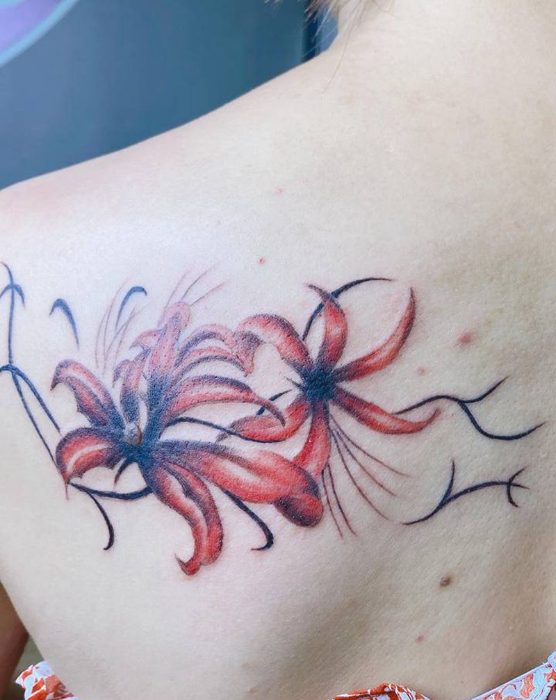 花纹身图片_背部水彩纹身图案