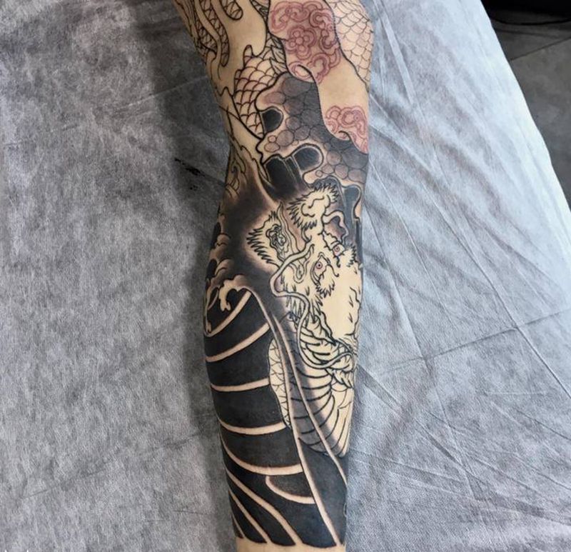 不动明王纹身图片_腿部纹身图案