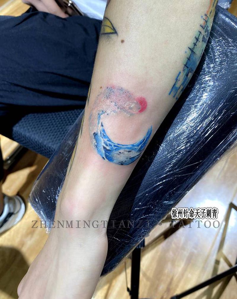浪纹身图片_手臂欧美写实纹身图案