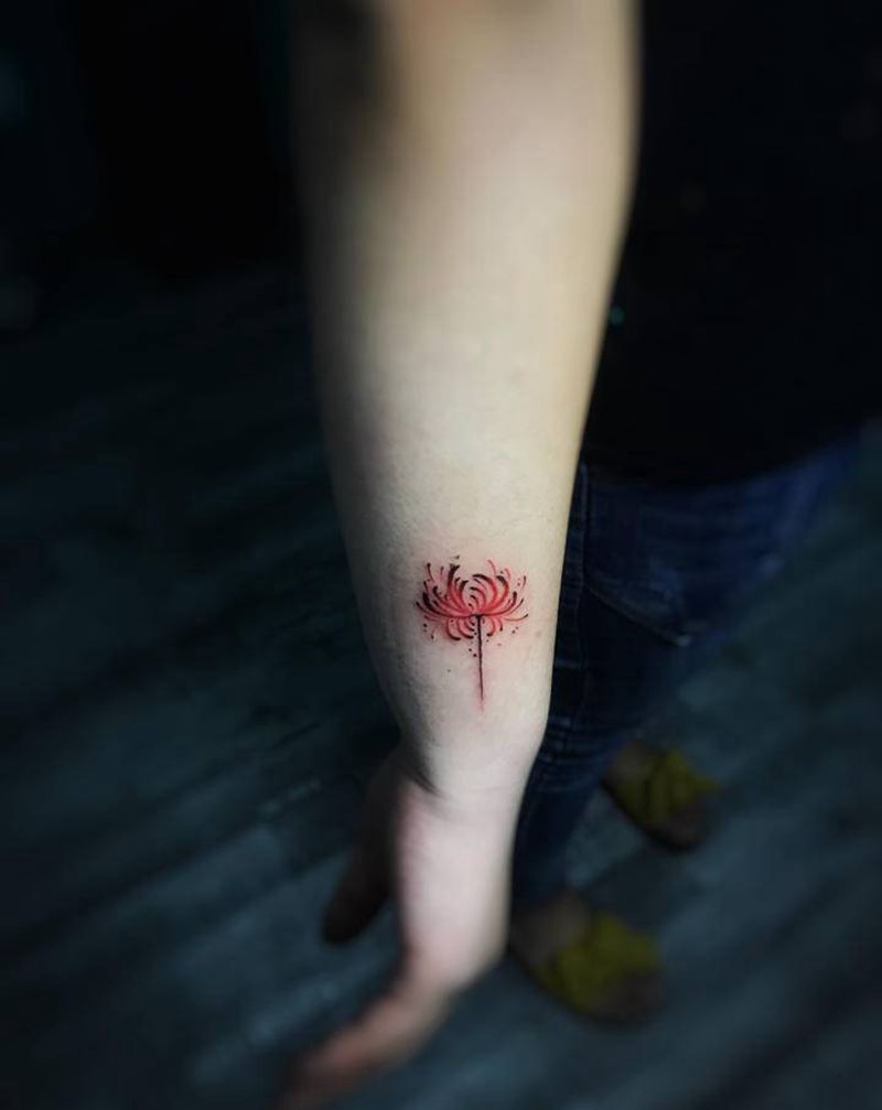 彼岸花纹身图片_手臂新传统水彩彼岸花纹身图案