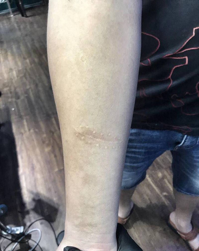 鲸鱼纹身图片_手臂新传统水墨鲸鱼纹身图案