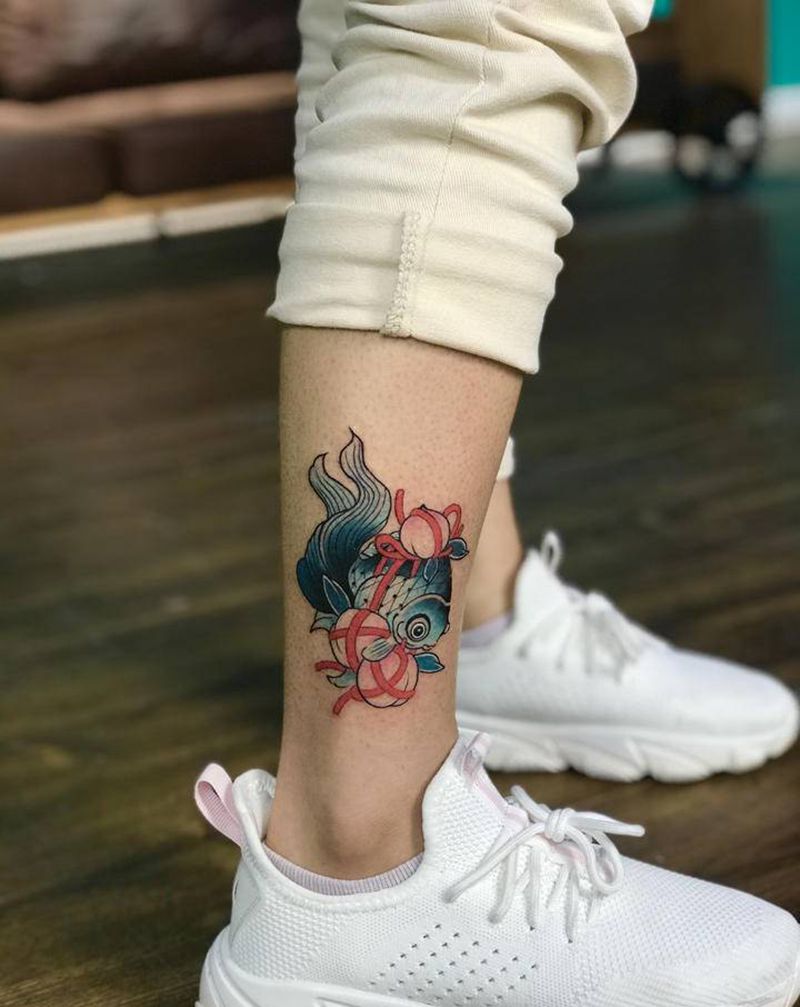 金鱼纹身图片_脚部腿部新传统New School金鱼纹身图案