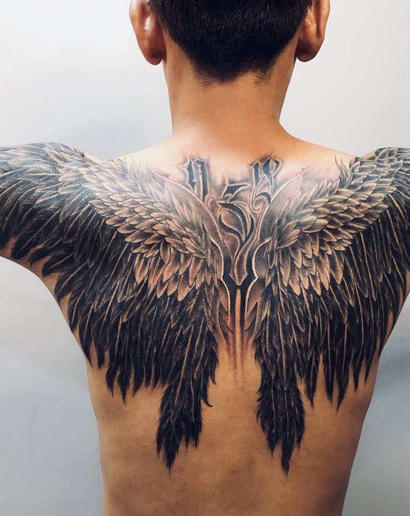 翅膀纹身图片_肩部背部纹身图案