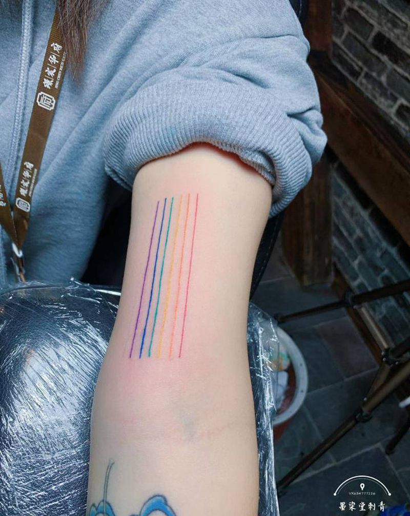 彩虹条纹身图片_手臂水彩纹身图案