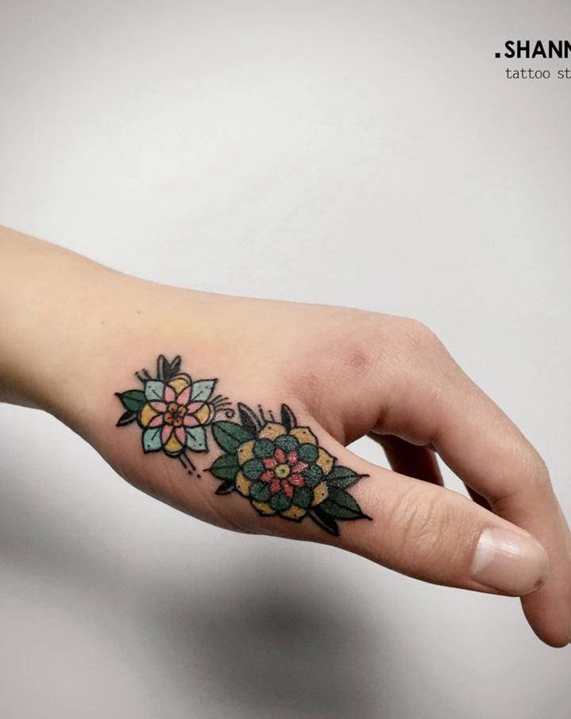 繁花纹身图片_手部纹身图案