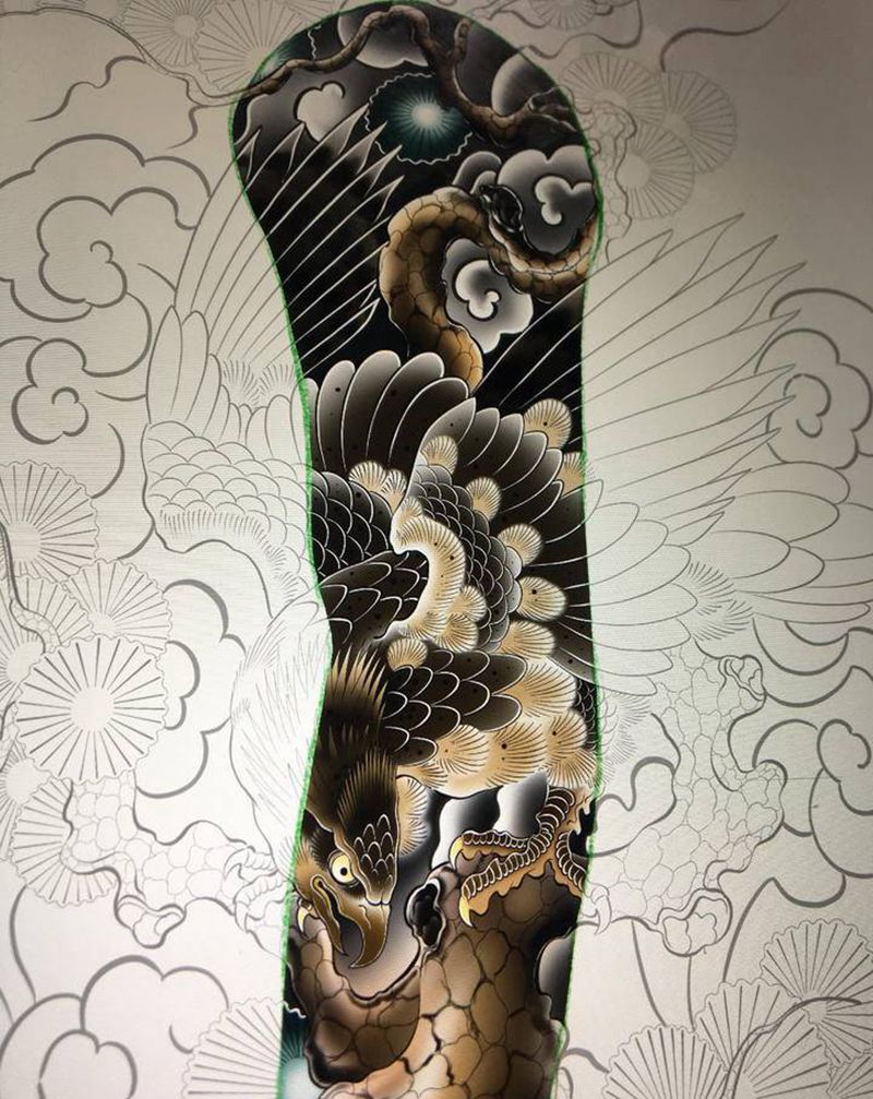 鹰纹身图片_手臂新传统纹身图案