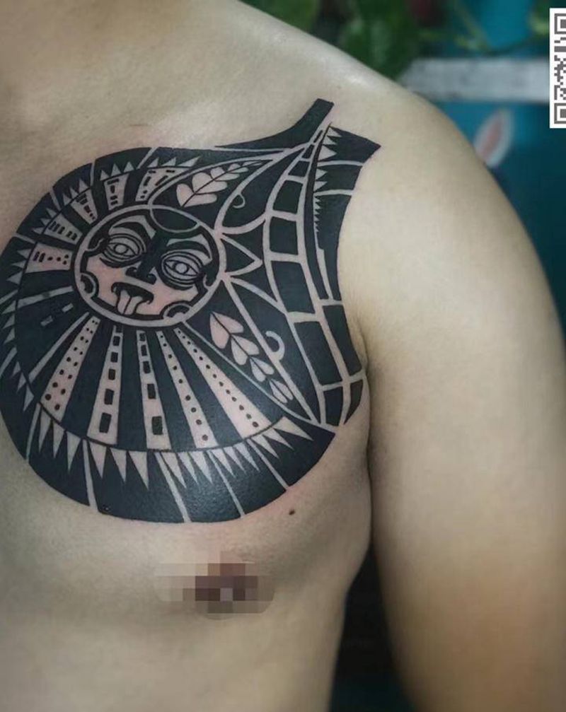 图腾纹身图片_胸部图腾几何纹身图案
