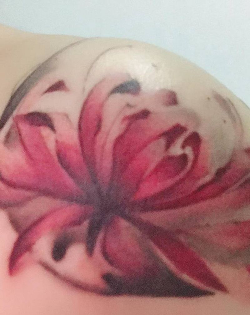 彼岸肩花纹身图片_肩部纹身图案