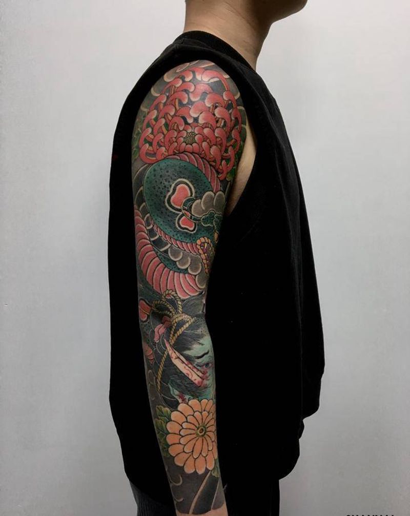 蛇菊花生首纹身图片_手臂老传统纹身图案