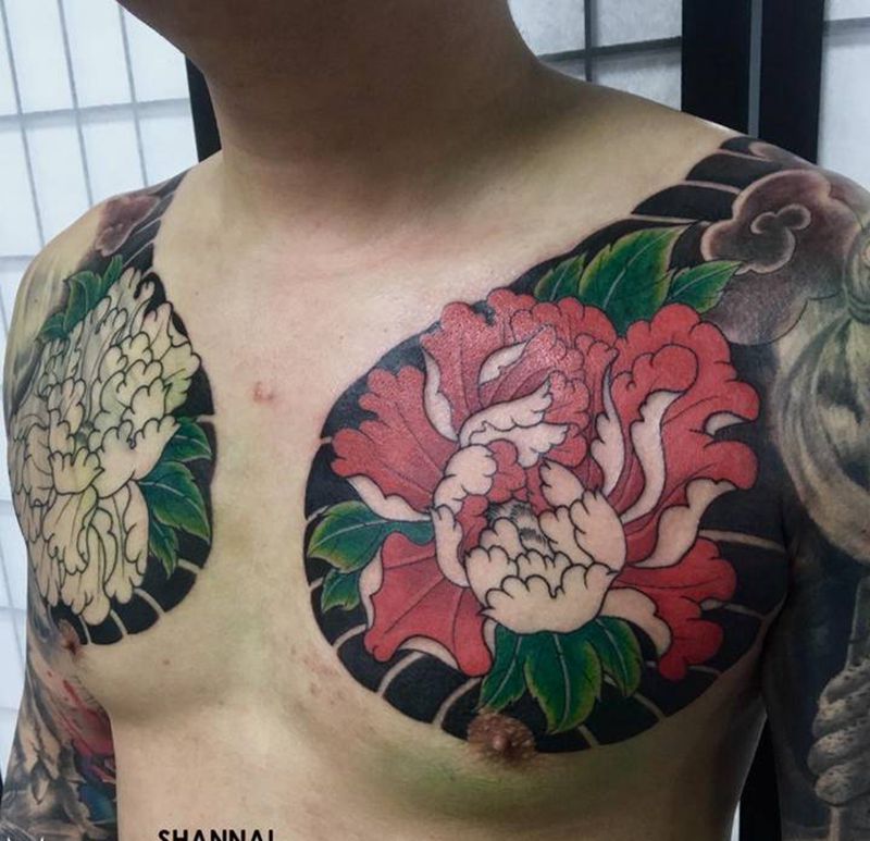 牡丹纹身图片_胸部纹身图案