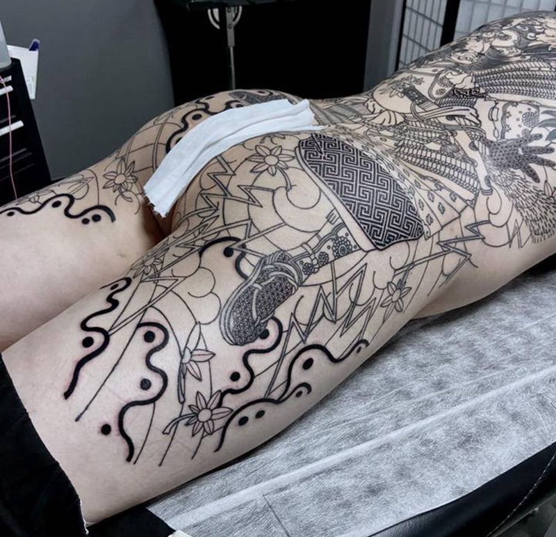 源赖光纹身图片_背部老传统纹身图案