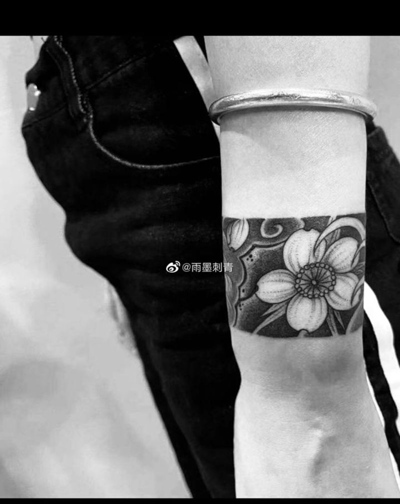 樱花纹身图片_手部手臂老传统新传统纹身图案