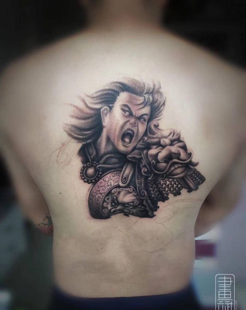 满背白起纹身图片_背部欧美写实杀神白起写实满背纹身图案