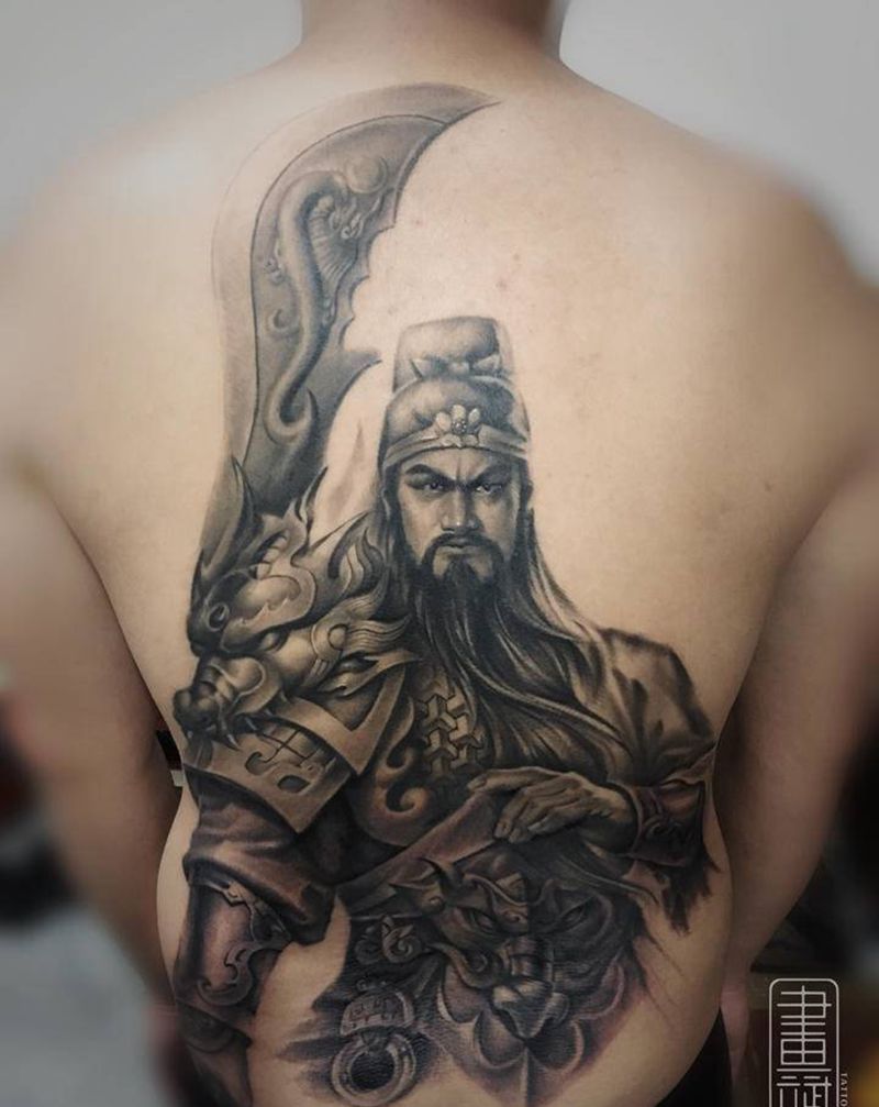 满背关公纹身图片_背部欧美写实关公满背关羽纹身图案