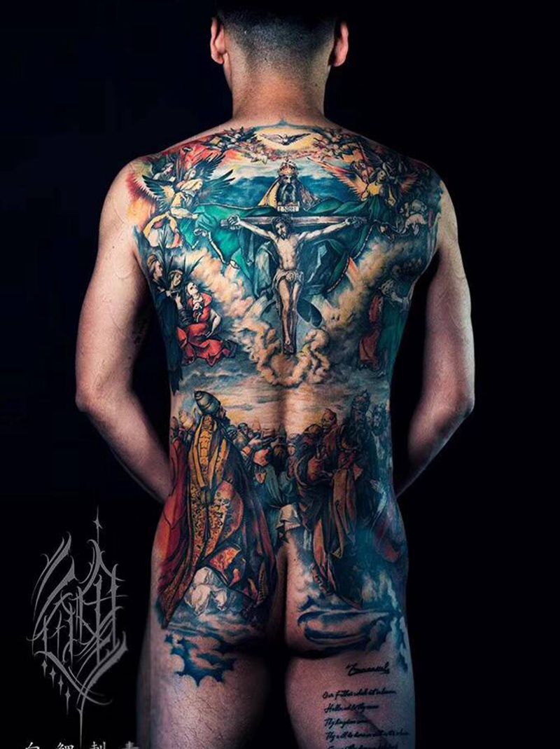 三位一体纹身图片_背部欧美写实纹身图案