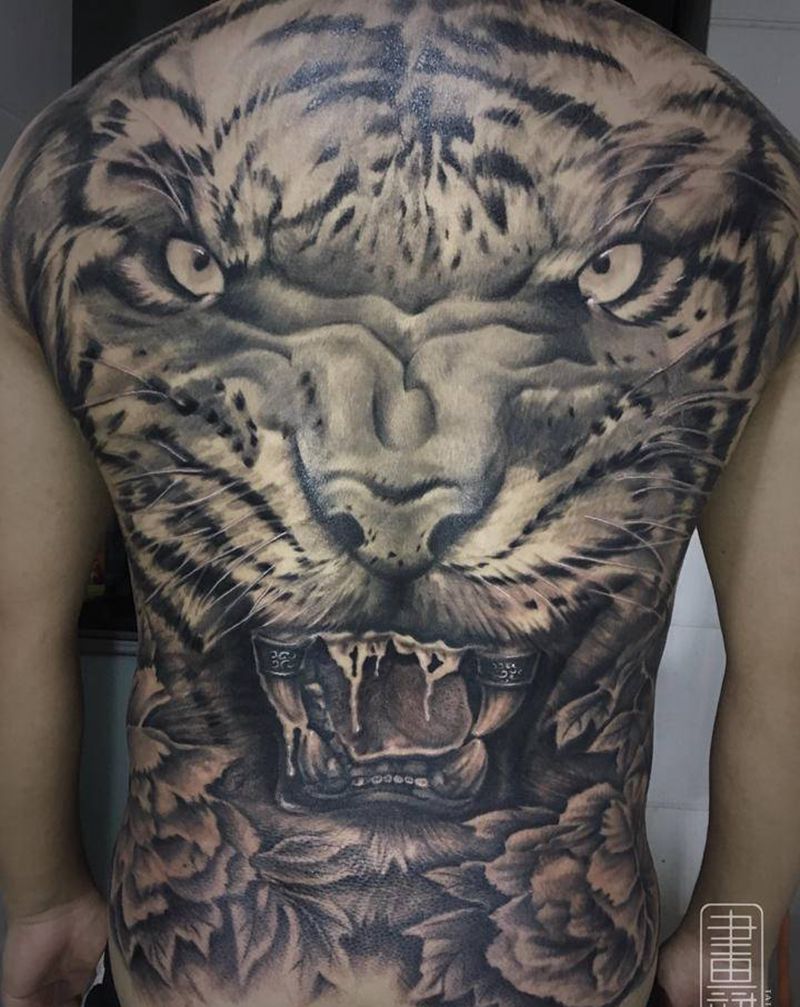 满背老虎纹身图片_背部欧美写实老虎满背老虎写实老虎纹身图案