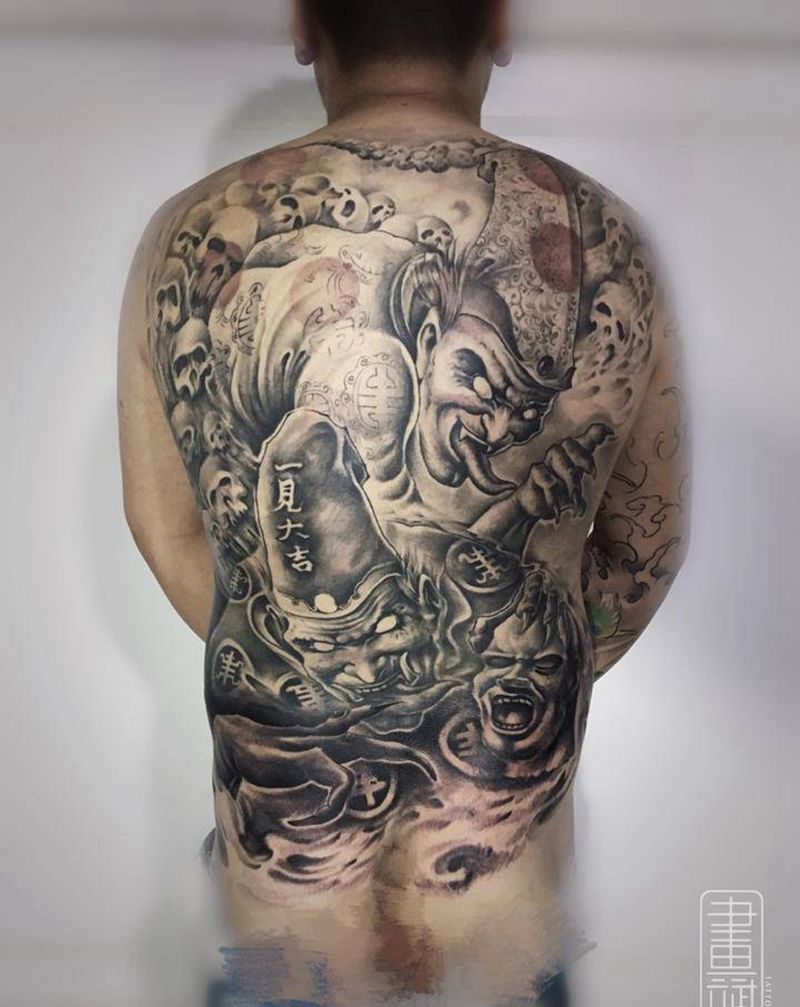 黑白无常纹身图片_背部欧美写实黑白无常无常纹身图案