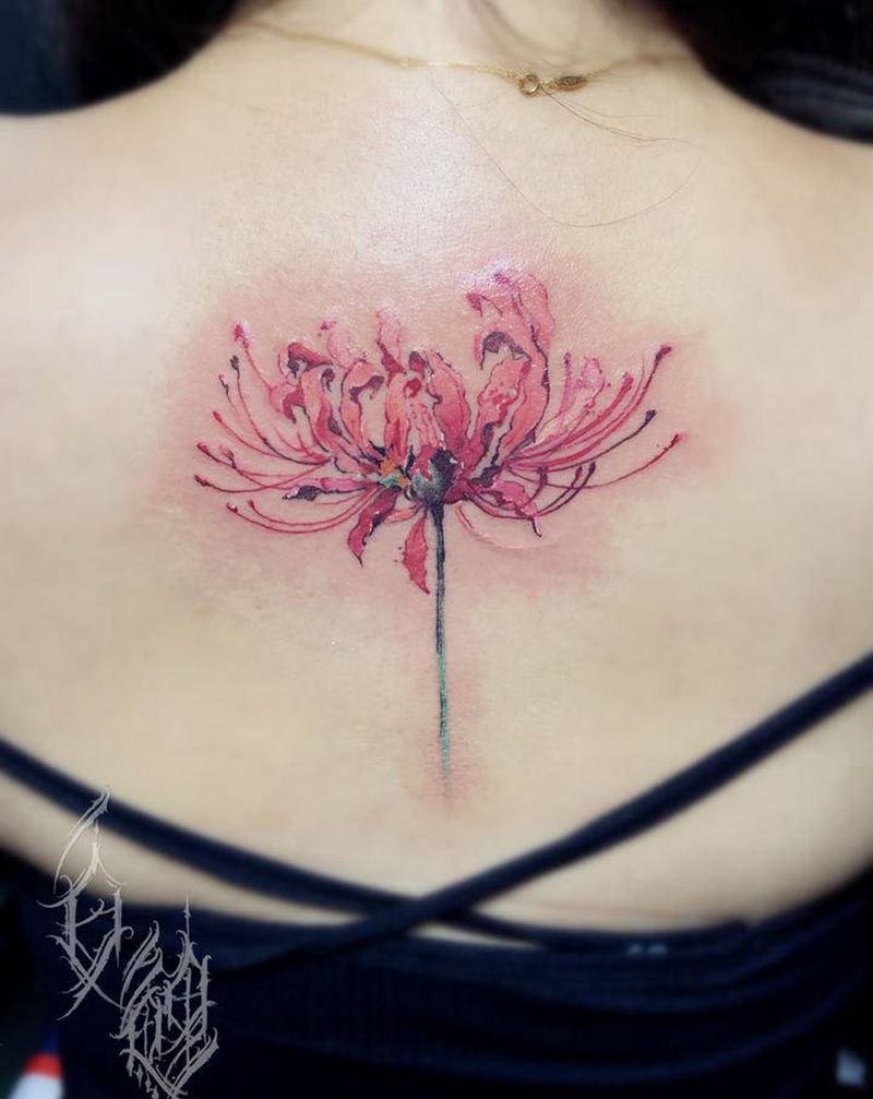 彼岸花纹身图片_背部欧美写实水墨纹身图案