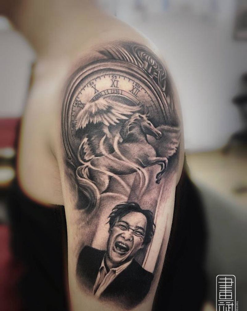 欧美写实纹身图片_手臂欧美写实钟表飞马陈奕迅纹身图案