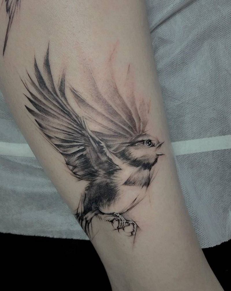 素描小鸟纹身图片_腿部欧美写实纹身图案