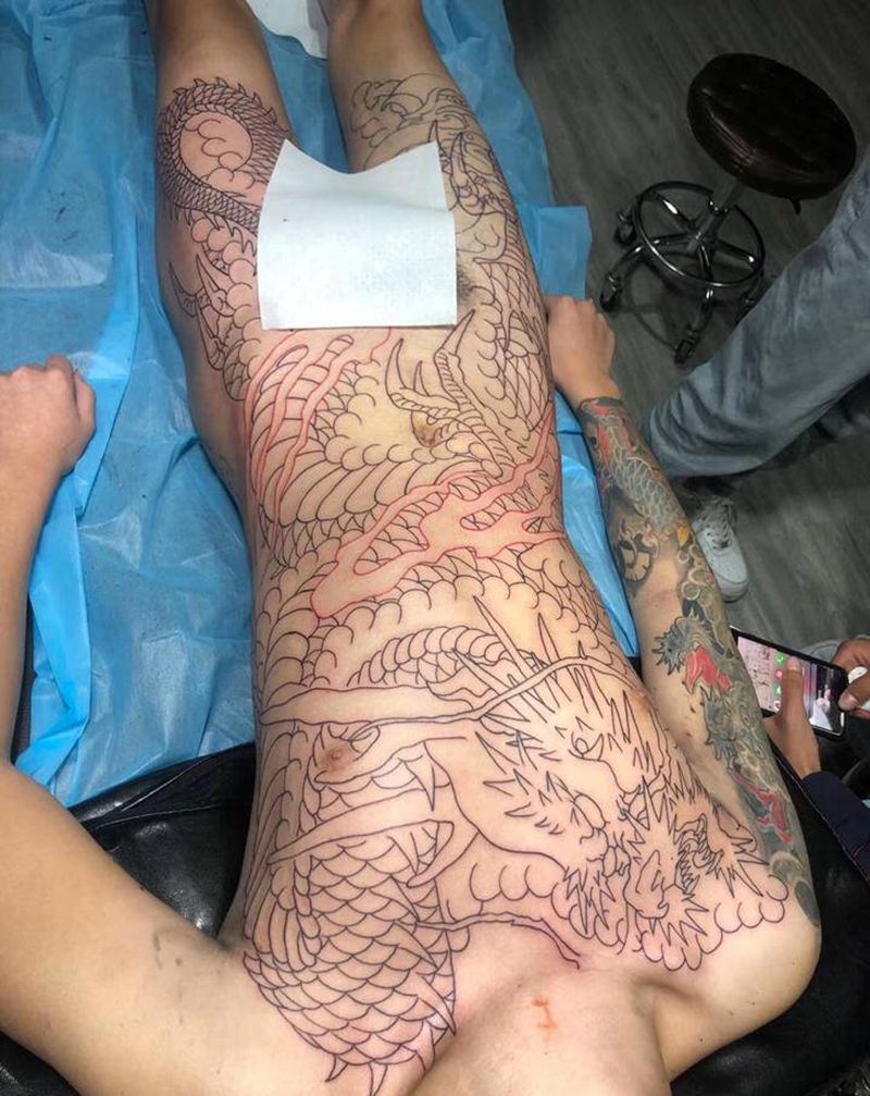 线条完成纹身图片_腹部纹身图案