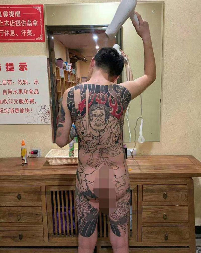 不动明王纹身图片_背部老传统纹身图案