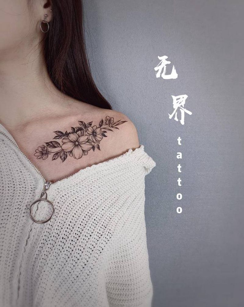 素花纹身图片_肩部点刺遮盖素花锁骨纹身图案