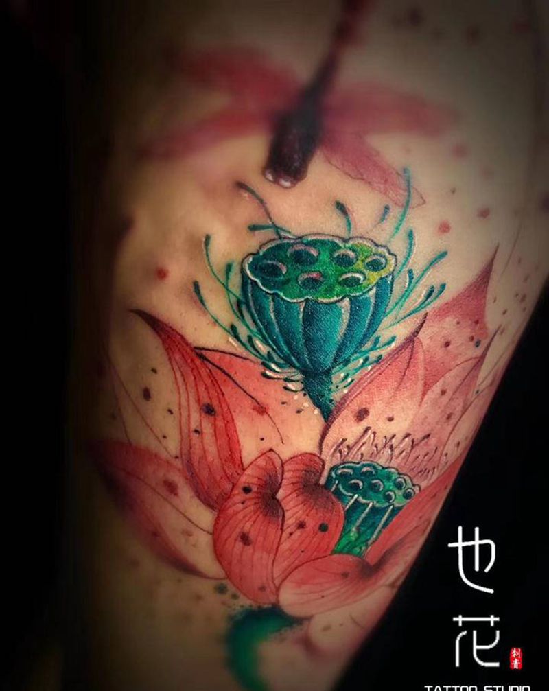 水彩莲花纹身图片_腿部水彩水墨水彩莲花纹身图案