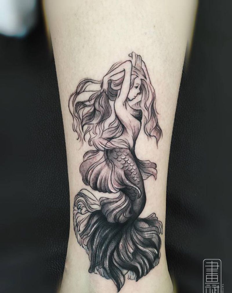 美人鱼纹身图片_脚部欧美写实美人鱼遮盖小腿纹身图案
