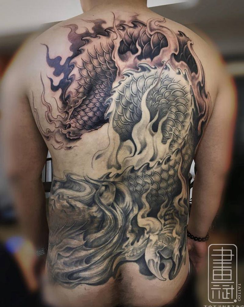 龙纹身图片_背部欧美写实龙满背龙遮盖纹身图案