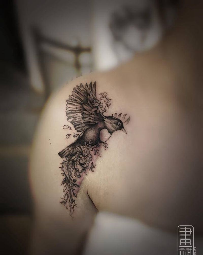疤痕遮盖纹身图片_肩部手臂点刺疤痕伤疤遮盖鸟纹身图案