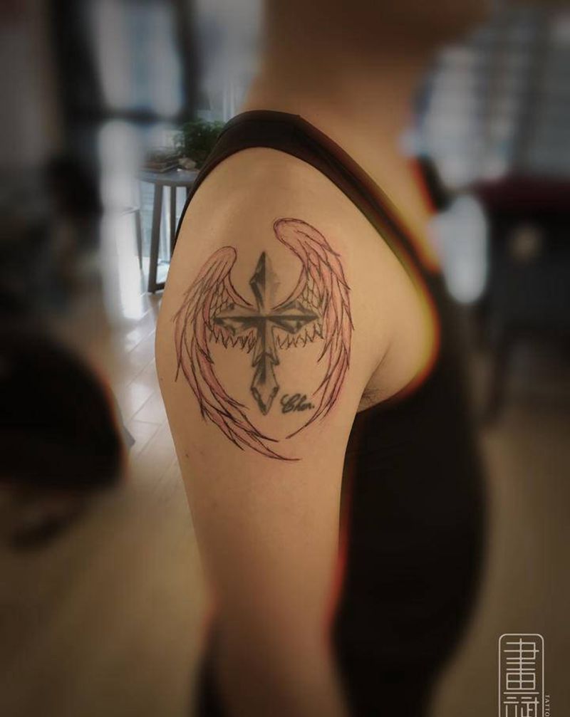 修改纹身图片_手臂欧美写实十字架修改十字架翅膀纹身图案
