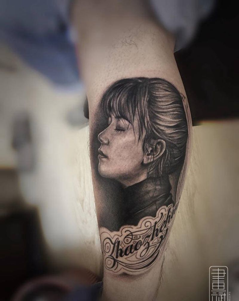 肖像纹身图片_腿部欧美写实肖像照片女友照片纹身图案