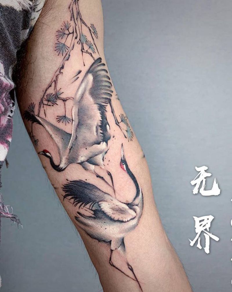 仙鹤纹身图片_手臂水墨大臂内测水墨仙鹤松树纹身图案