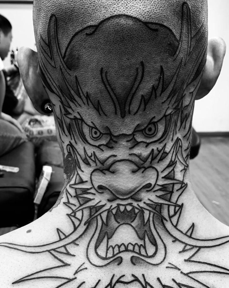 爆龙头纹身图片_颈部老传统纹身图案