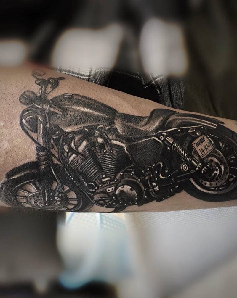 哈雷摩托纹身图片_手臂欧美写实摩托车哈雷机车纹身图案