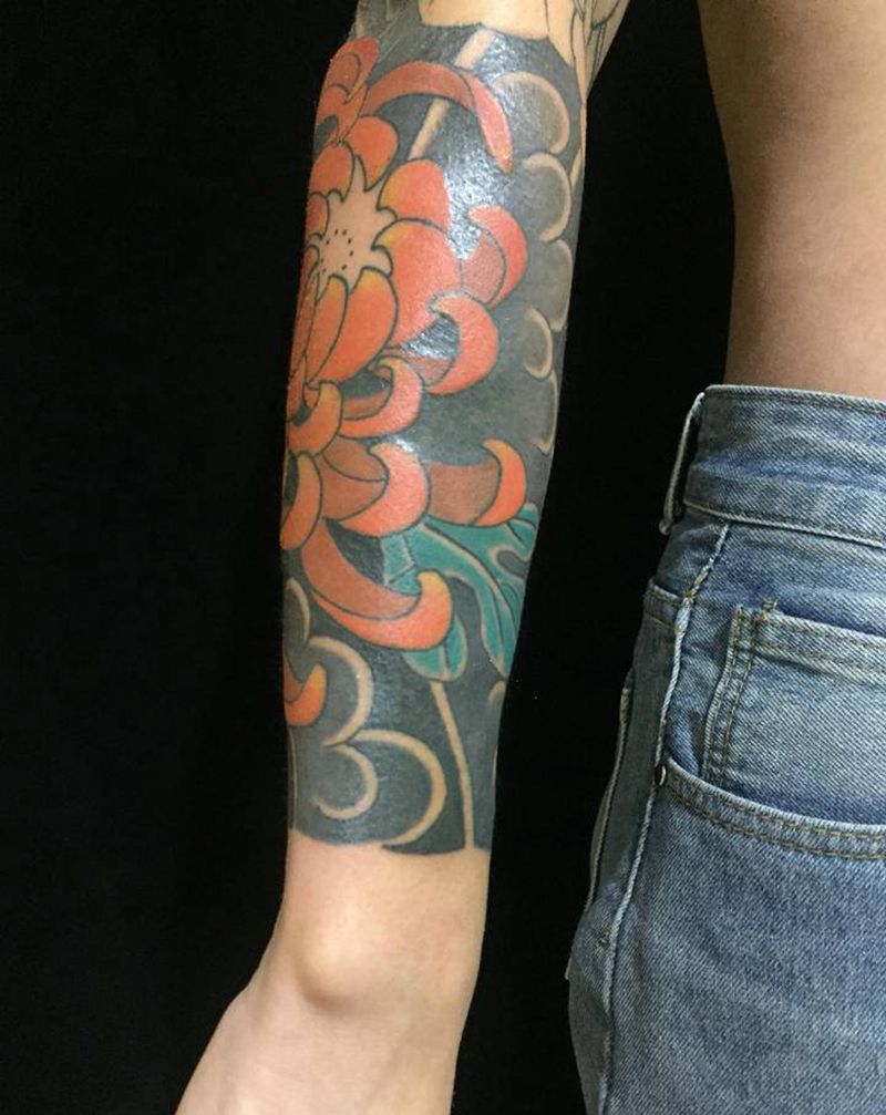 菊花老传统纹身图片_手臂老传统纹身图案