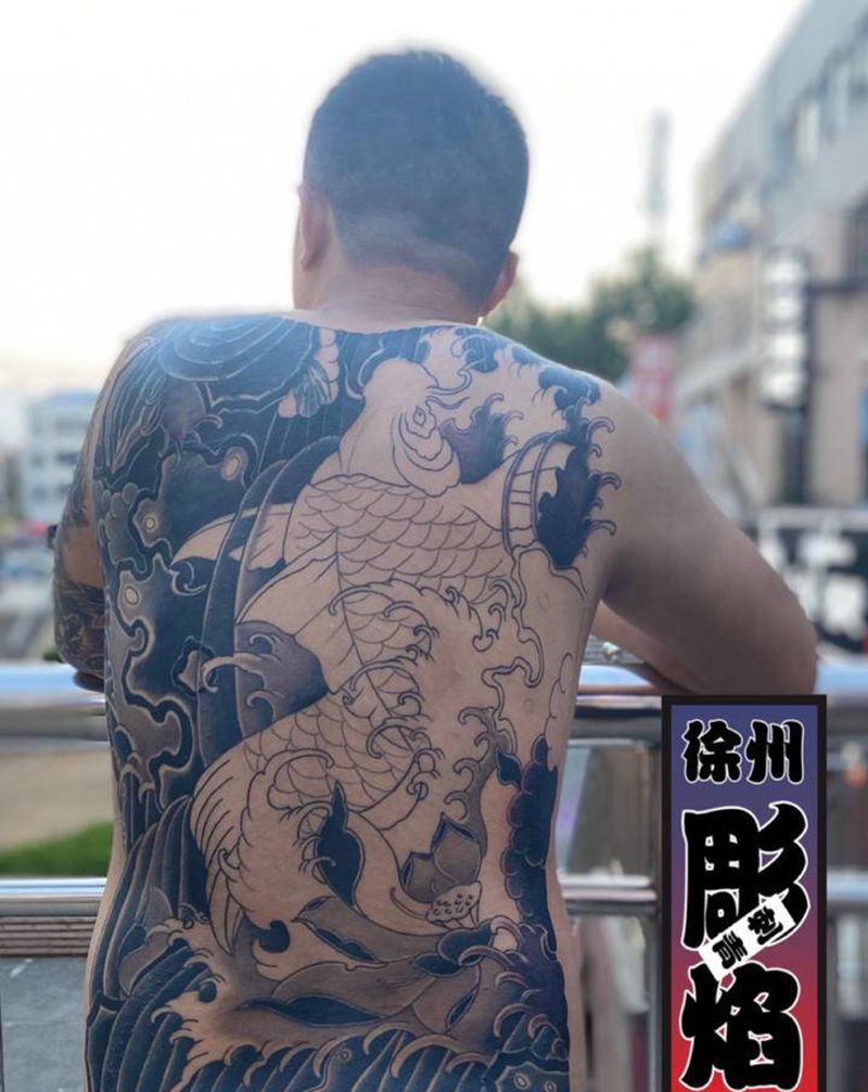 鲤鱼遮盖纹身图片_老传统新传统纹身图案