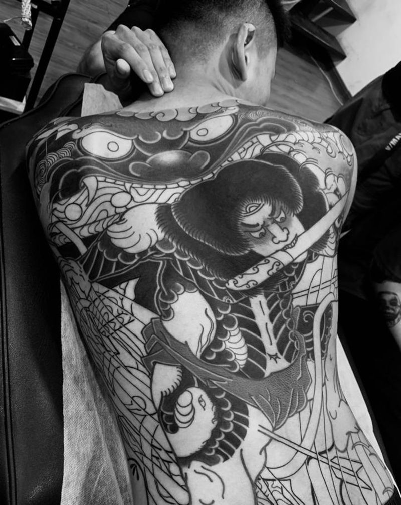张顺破水门 满背纹身图片_背部老传统张顺纹身图案