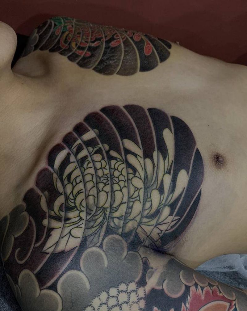 半胛纹身图片_胸部老传统纹身图案