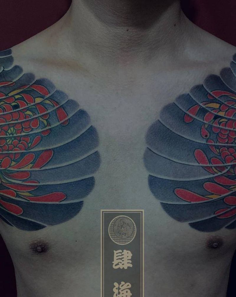 双半胛纹身图片_胸部手臂老传统纹身图案