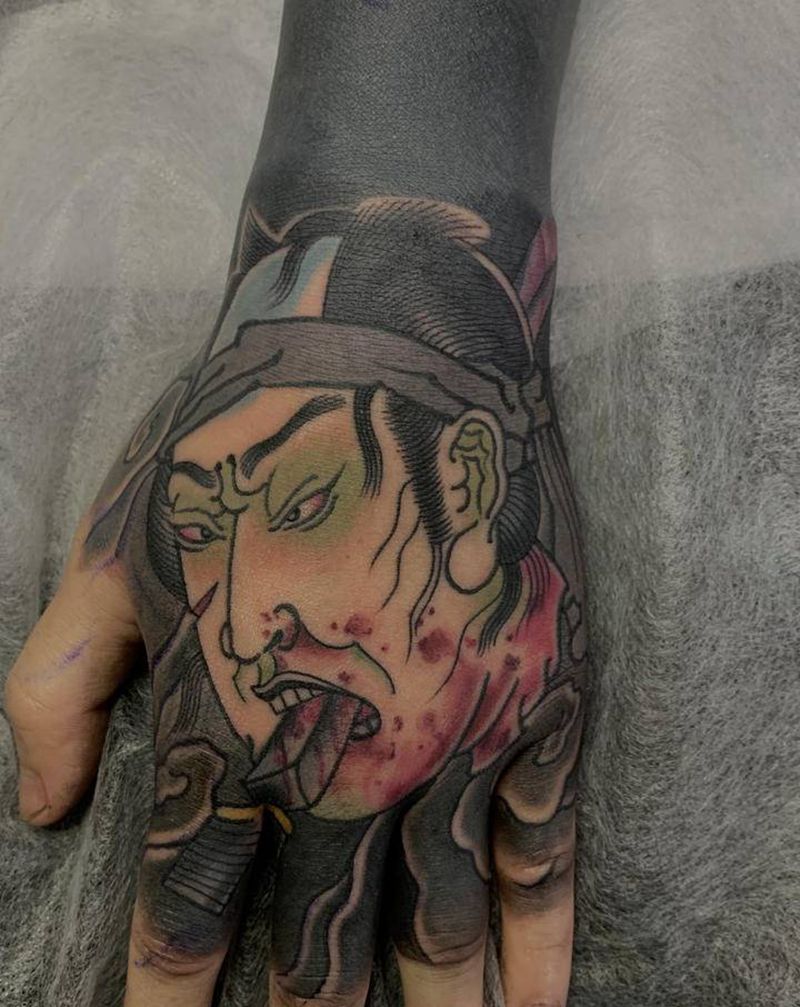 手背生首纹身图片_手部老传统生首纹身图案