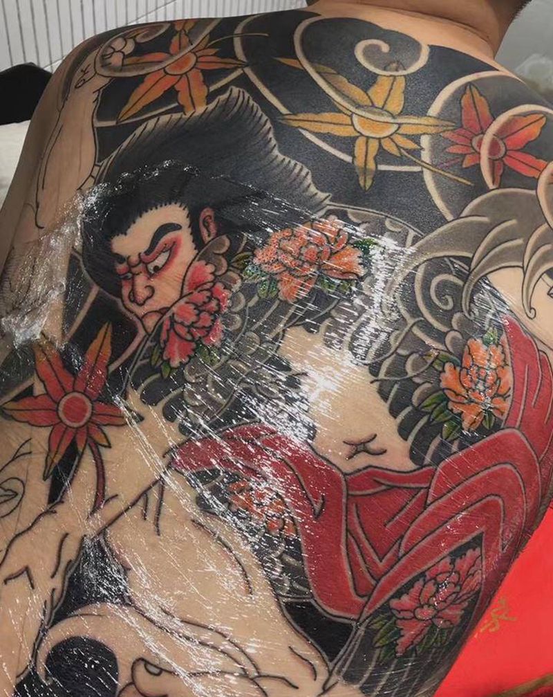 浪里白条纹身图片_背部老传统纹身图案