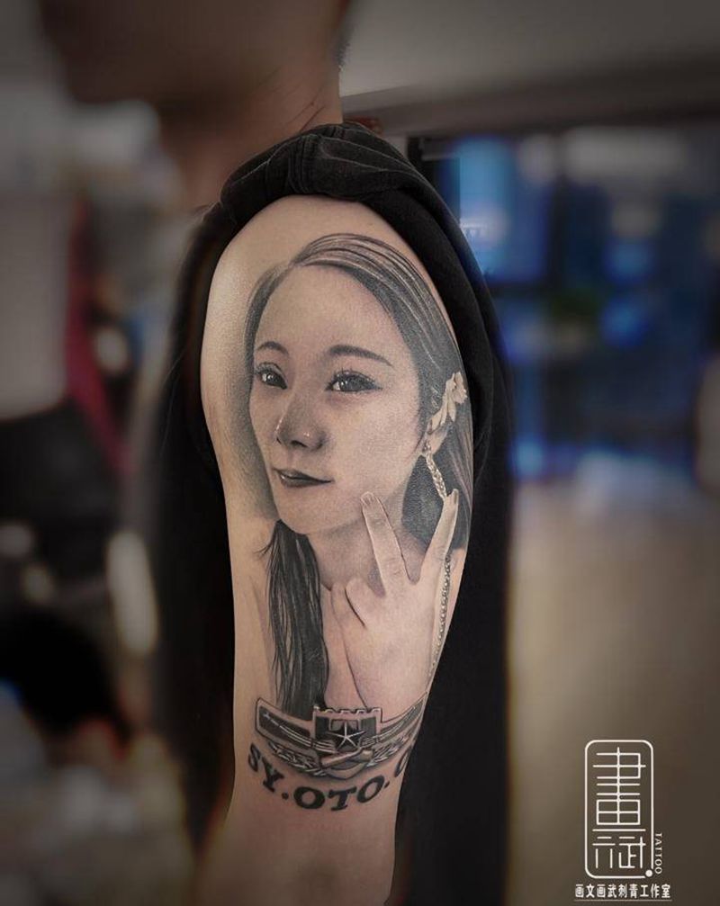 肖像纹身图片_手臂欧美写实肖像照片女友照片纹身图案